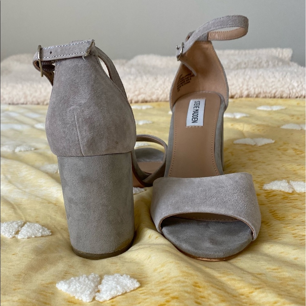 Steve Madden size 7.5 Gray Heels